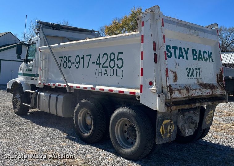 image for item DR7356 2016 Volvo VHD  dump truck