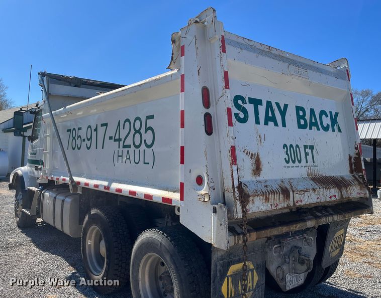 image for item DR7356 2016 Volvo VHD  dump truck