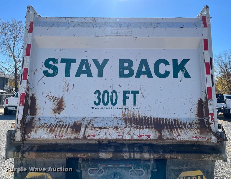 image for item DR7356 2016 Volvo VHD  dump truck