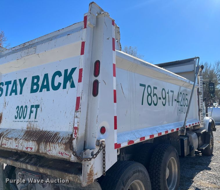 image for item DR7356 2016 Volvo VHD  dump truck