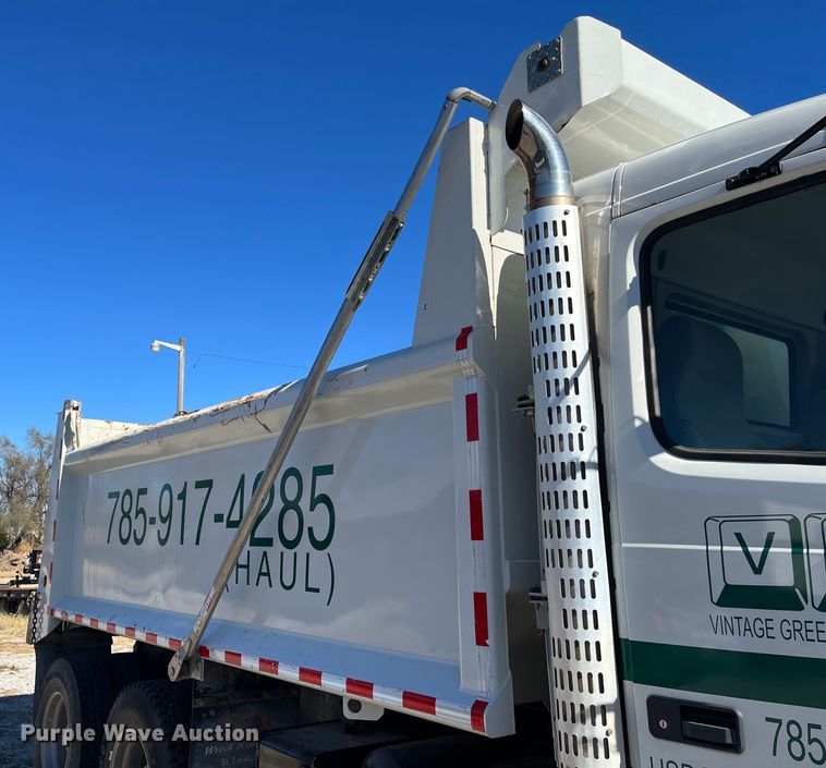 image for item DR7356 2016 Volvo VHD  dump truck
