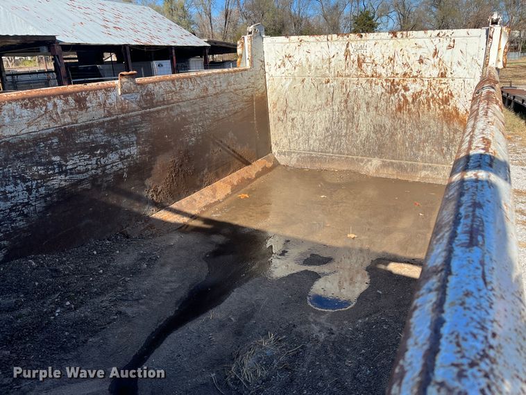 image for item DR7356 2016 Volvo VHD  dump truck