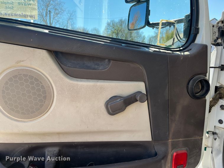 image for item DR7356 2016 Volvo VHD  dump truck