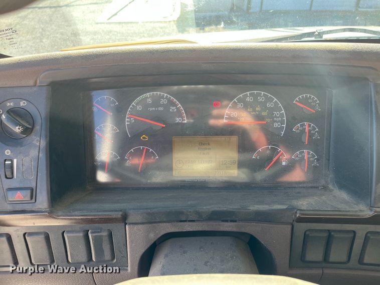 image for item DR7356 2016 Volvo VHD  dump truck