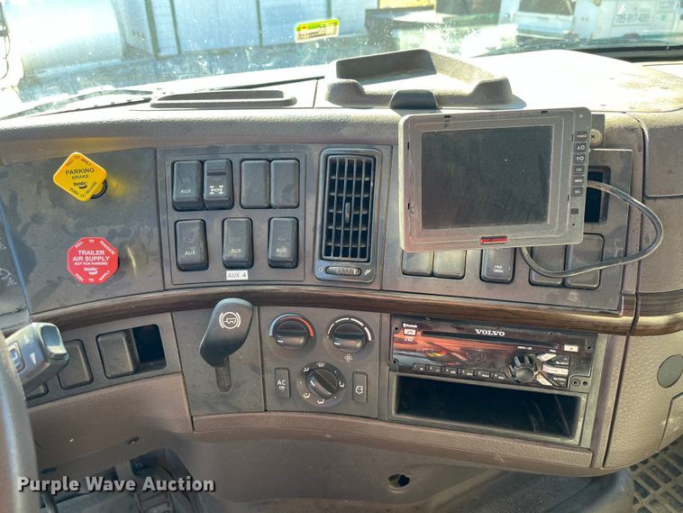 image for item DR7356 2016 Volvo VHD  dump truck