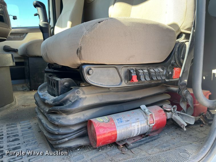 image for item DR7356 2016 Volvo VHD  dump truck