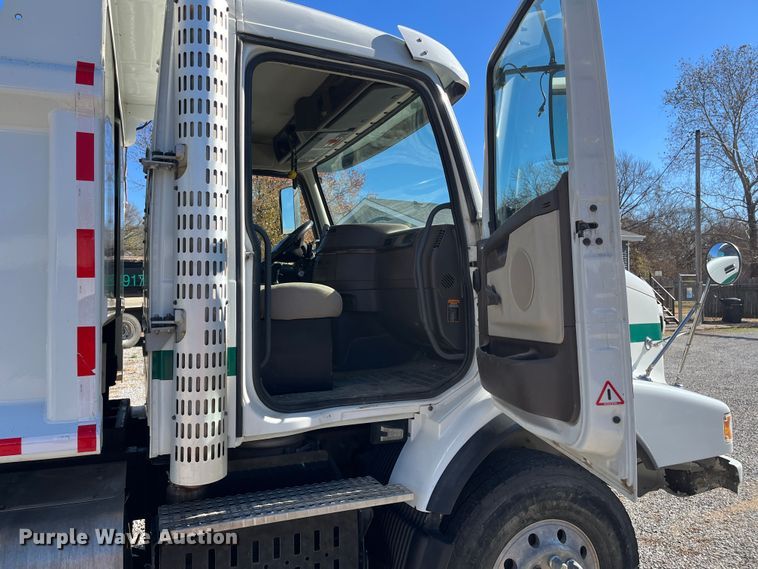 image for item DR7356 2016 Volvo VHD  dump truck