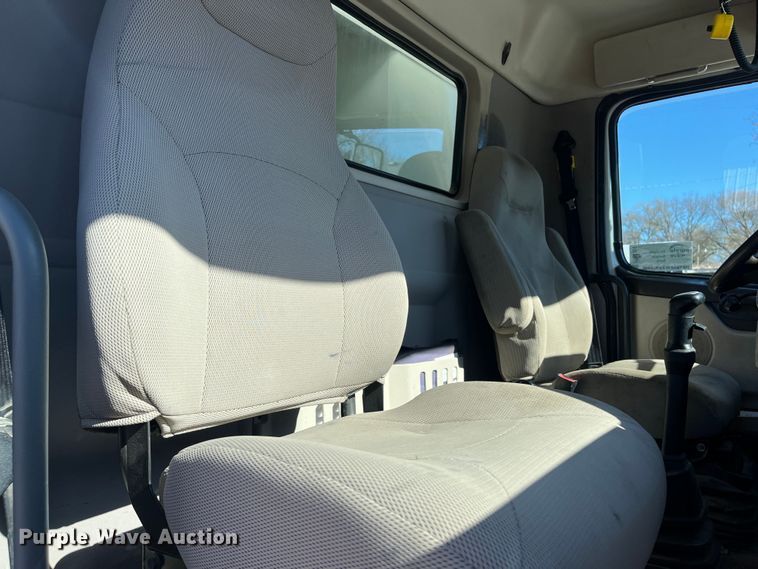 image for item DR7356 2016 Volvo VHD  dump truck