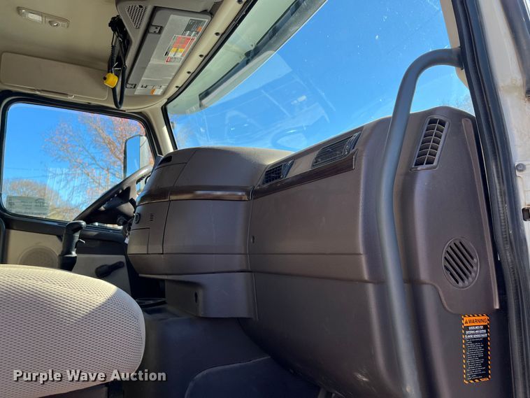 image for item DR7356 2016 Volvo VHD  dump truck