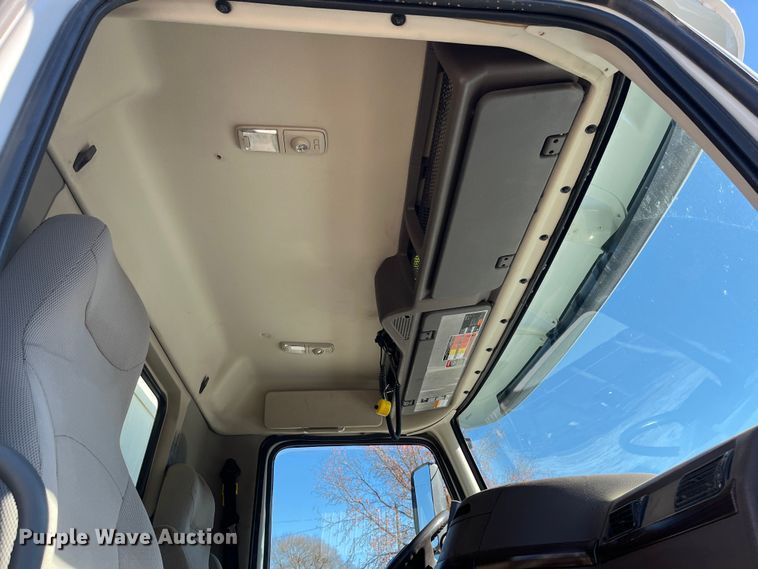 image for item DR7356 2016 Volvo VHD  dump truck