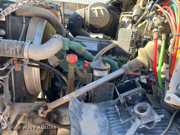 image for item DR7356 2016 Volvo VHD  dump truck