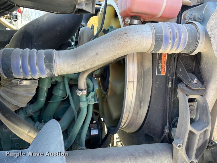 image for item DR7356 2016 Volvo VHD  dump truck