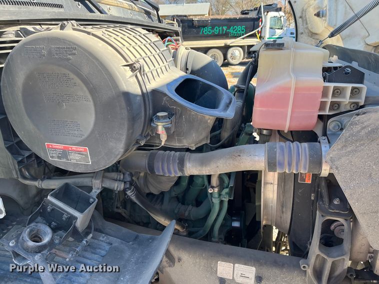 image for item DR7356 2016 Volvo VHD  dump truck