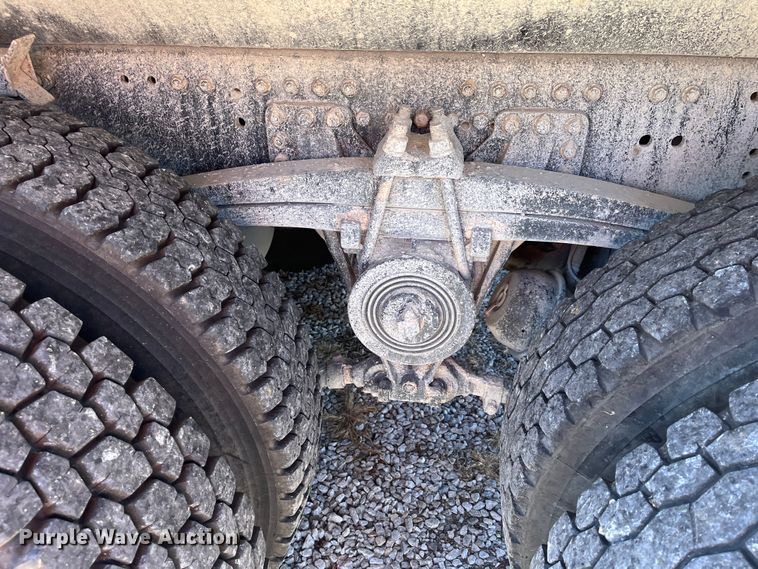 image for item DR7356 2016 Volvo VHD  dump truck