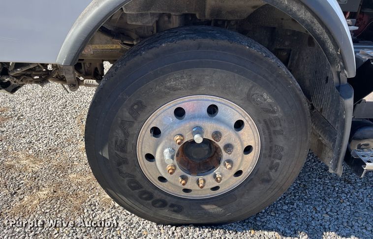 image for item DR7356 2016 Volvo VHD  dump truck