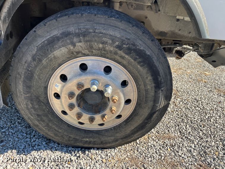 image for item DR7356 2016 Volvo VHD  dump truck