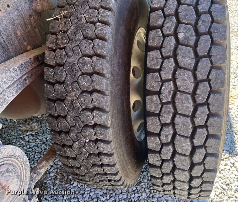 image for item DR7356 2016 Volvo VHD  dump truck