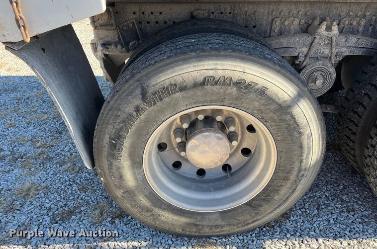 image for item DR7356 2016 Volvo VHD  dump truck