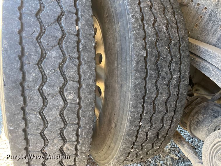 image for item DR7356 2016 Volvo VHD  dump truck