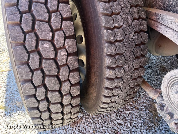 image for item DR7356 2016 Volvo VHD  dump truck