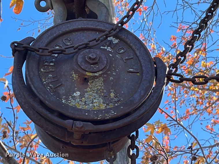 image for item DR7358 A-frame hoist