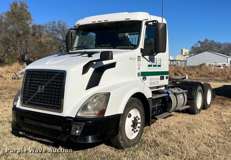 image for item DR7359 2014 Volvo VNL  semi truck