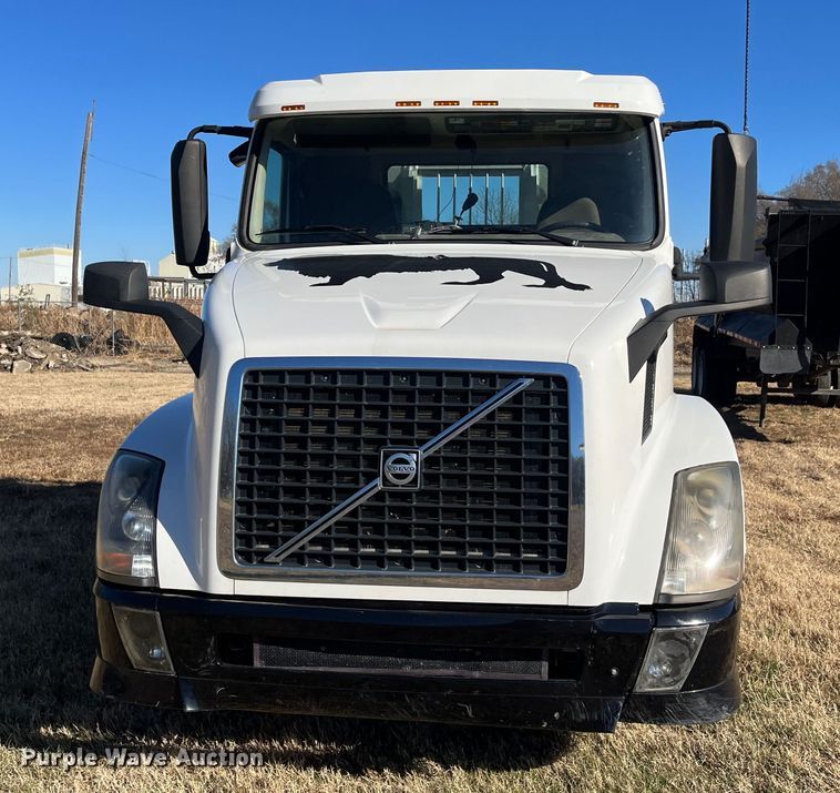 image for item DR7359 2014 Volvo VNL  semi truck