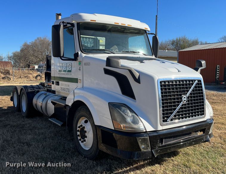 image for item DR7359 2014 Volvo VNL  semi truck