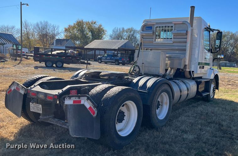 image for item DR7359 2014 Volvo VNL  semi truck