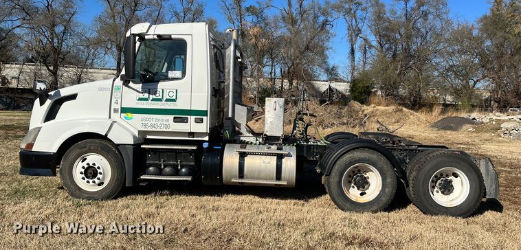 image for item DR7359 2014 Volvo VNL  semi truck