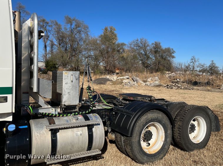 image for item DR7359 2014 Volvo VNL  semi truck