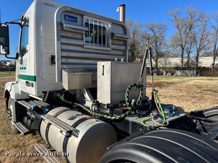 image for item DR7359 2014 Volvo VNL  semi truck