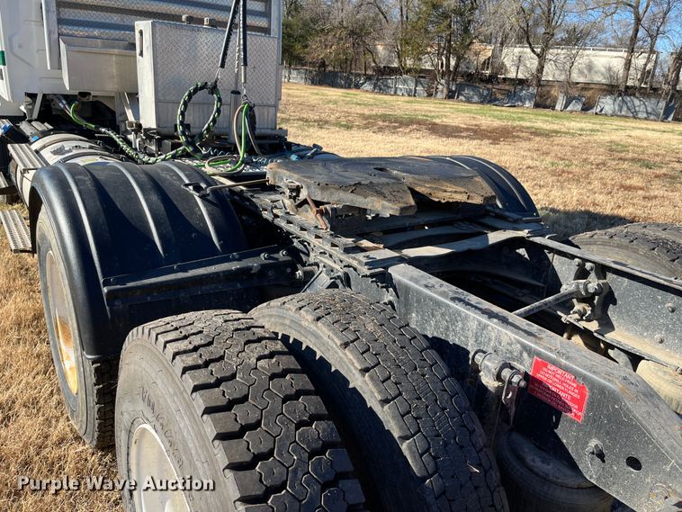 image for item DR7359 2014 Volvo VNL  semi truck