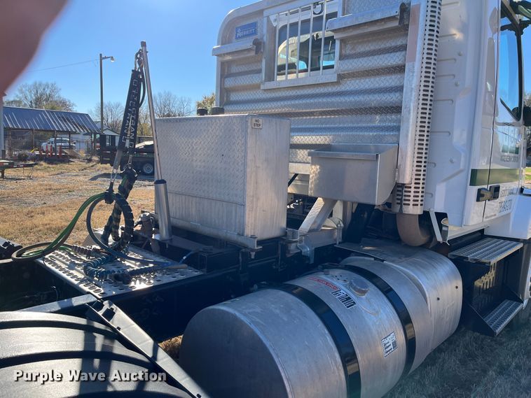 image for item DR7359 2014 Volvo VNL  semi truck