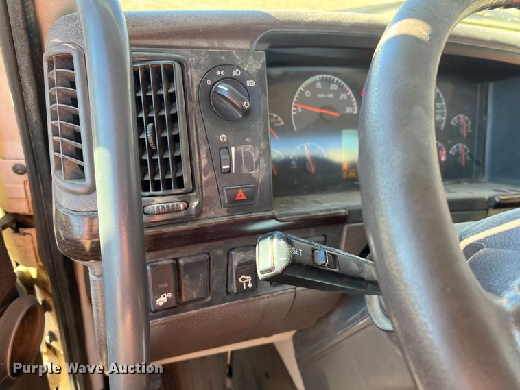 image for item DR7359 2014 Volvo VNL  semi truck