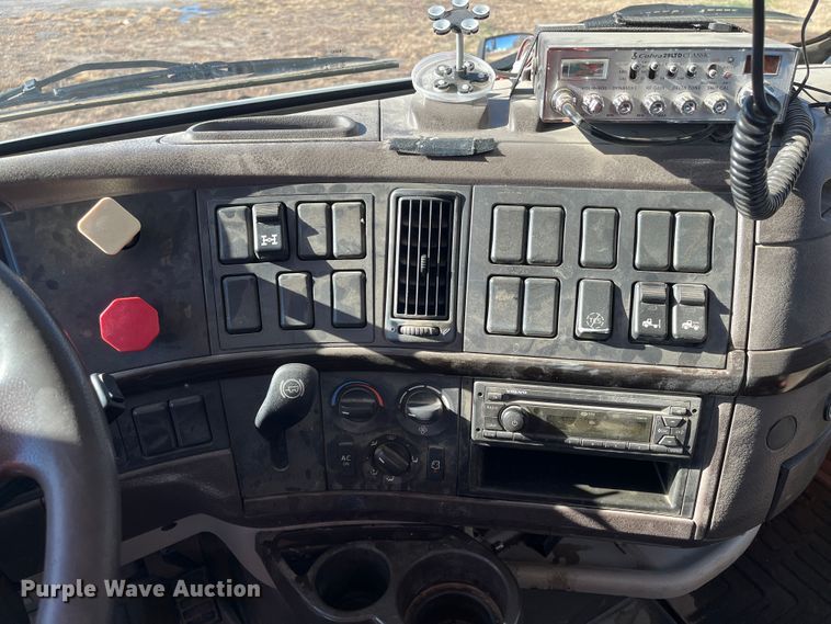 image for item DR7359 2014 Volvo VNL  semi truck