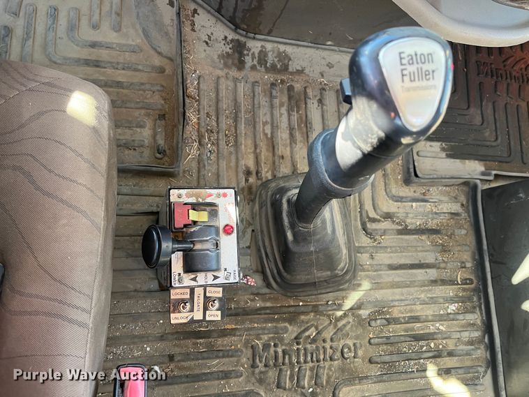 image for item DR7359 2014 Volvo VNL  semi truck