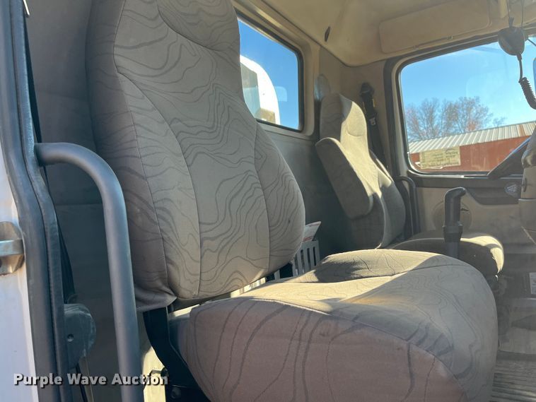 image for item DR7359 2014 Volvo VNL  semi truck