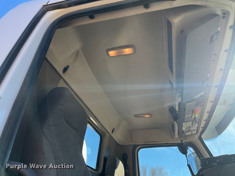 image for item DR7359 2014 Volvo VNL  semi truck