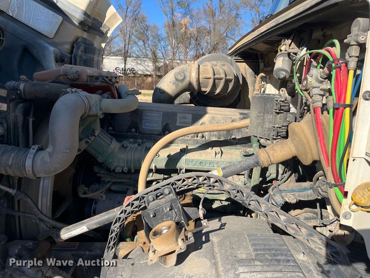 image for item DR7359 2014 Volvo VNL  semi truck