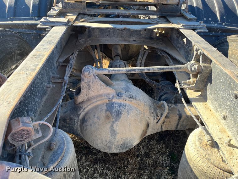 image for item DR7359 2014 Volvo VNL  semi truck