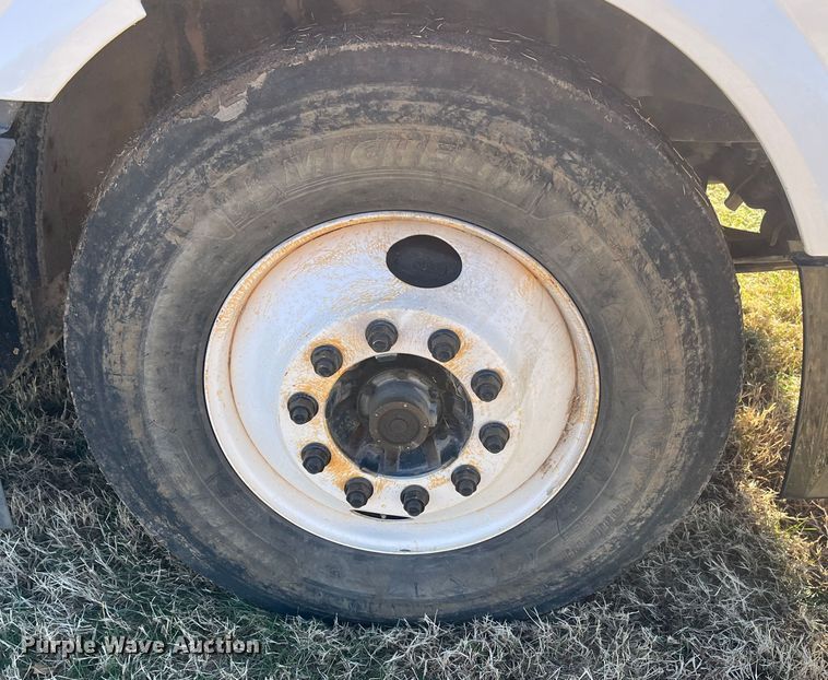 image for item DR7359 2014 Volvo VNL  semi truck