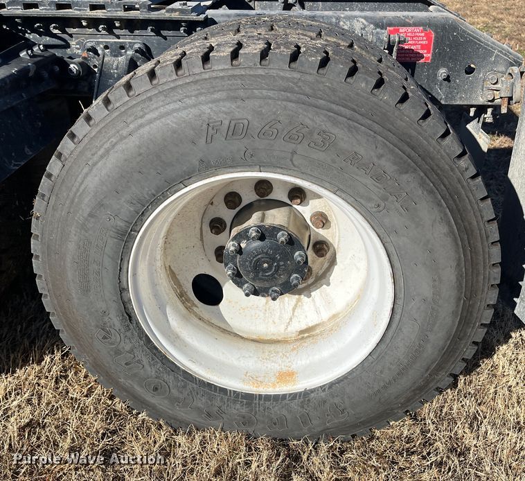 image for item DR7359 2014 Volvo VNL  semi truck