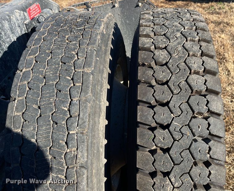 image for item DR7359 2014 Volvo VNL  semi truck