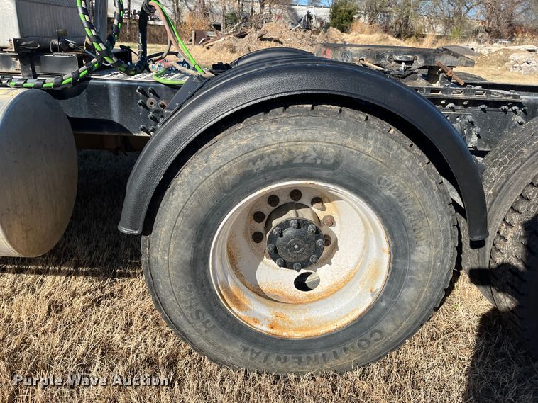 image for item DR7359 2014 Volvo VNL  semi truck