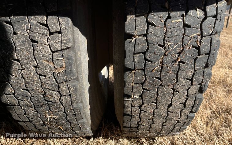 image for item DR7359 2014 Volvo VNL  semi truck