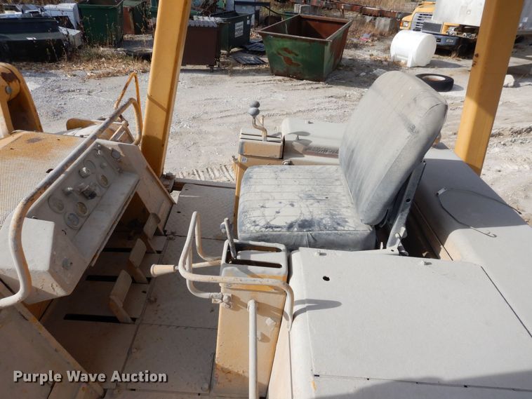 image for item DS1378 1974 Caterpillar 977L  track loader