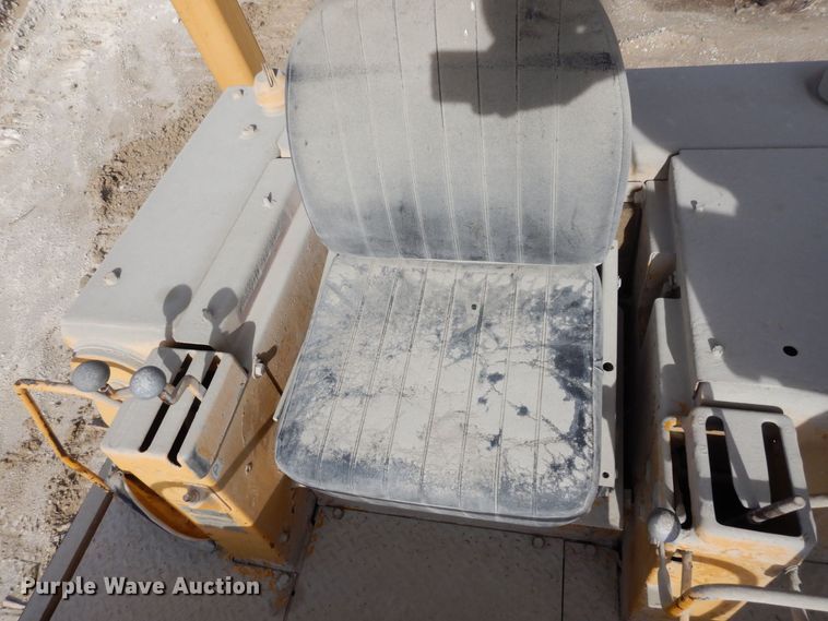 image for item DS1378 1974 Caterpillar 977L  track loader