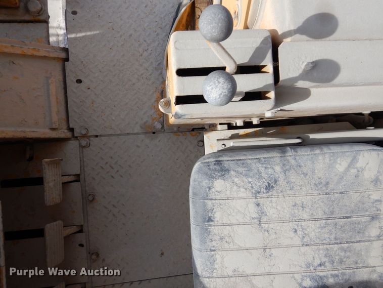 image for item DS1378 1974 Caterpillar 977L  track loader