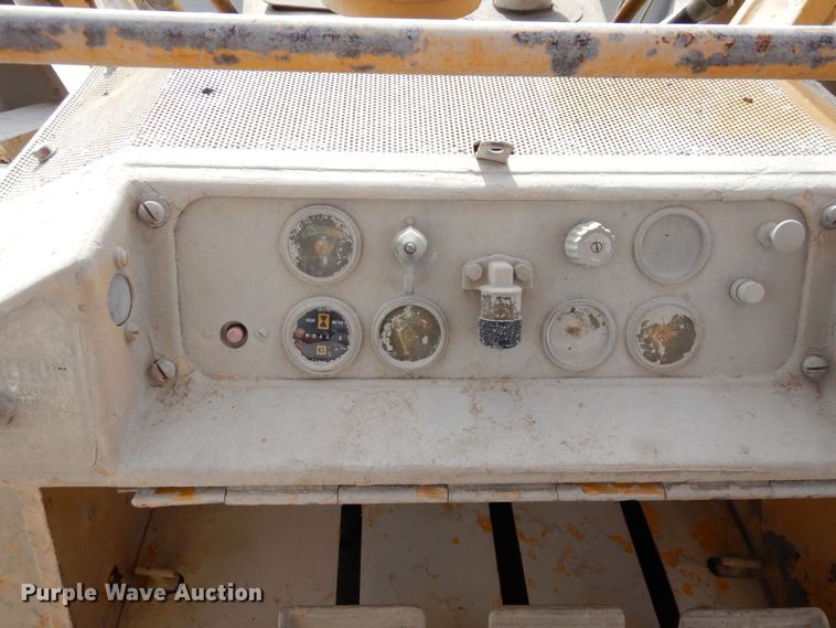 image for item DS1378 1974 Caterpillar 977L  track loader